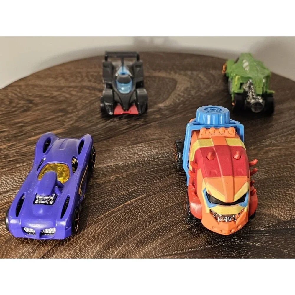 2010 Mattel 24 Ours T9680 Hot Wheels + 3 other Hot Wheels Lot of 4 total, used